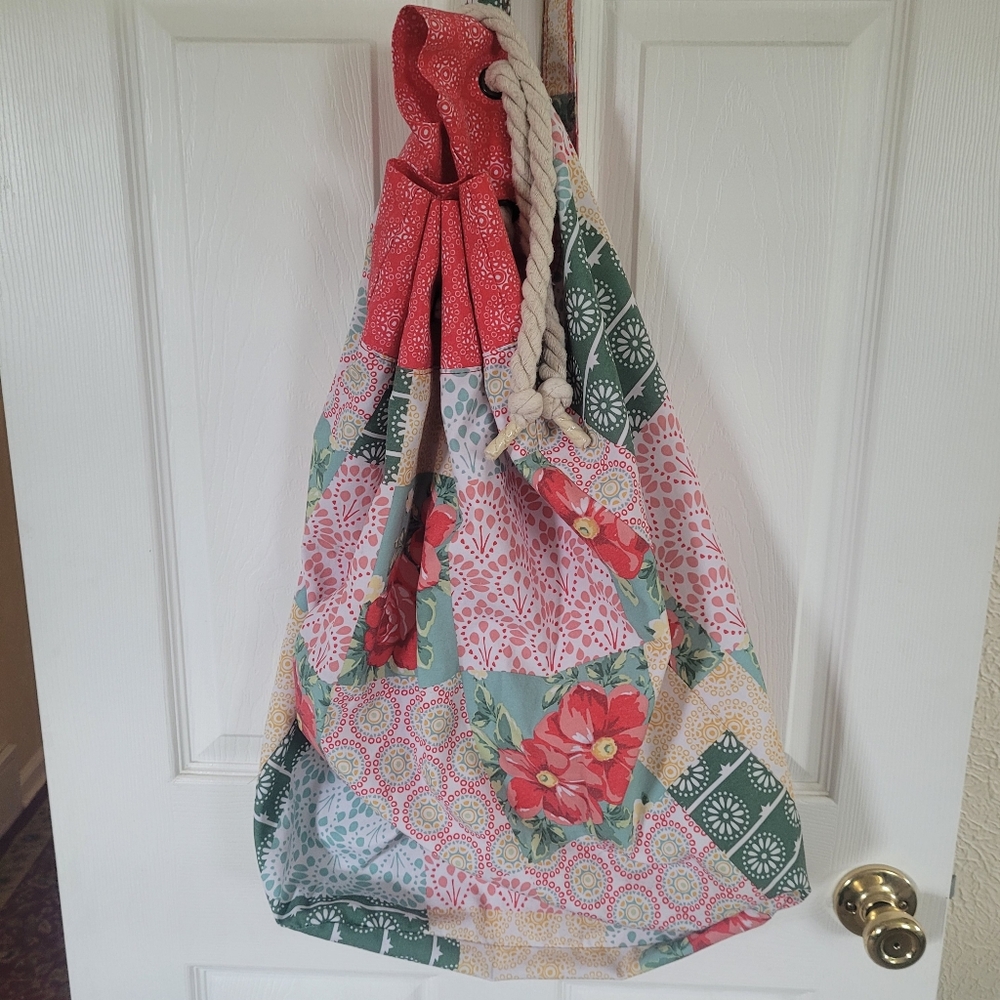 The Pioneer Woman duffle/rucksack/laundry bag